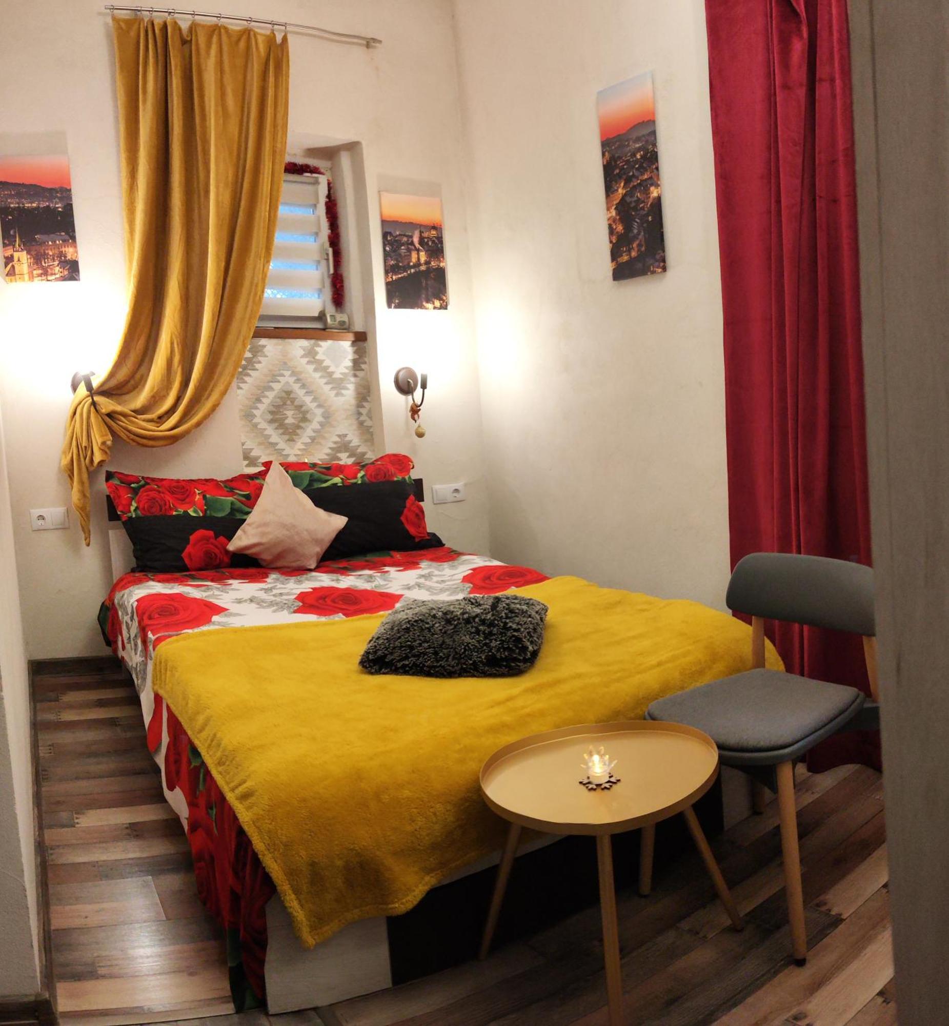 Old City Romantic Studio Braşov Habitación foto